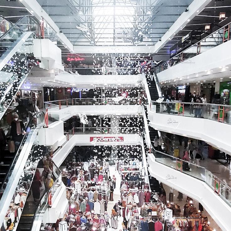 Family-friendly shopping and daily life in France